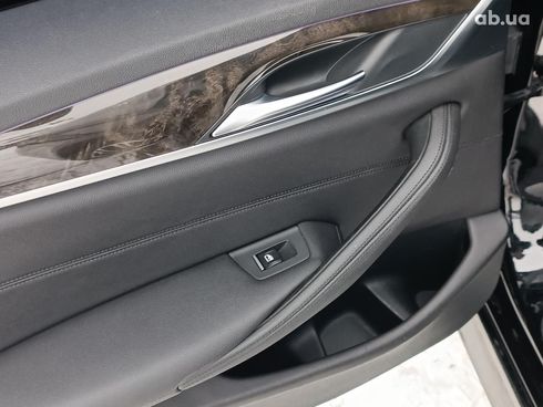 BMW 5 серия 2017 черный - фото 37