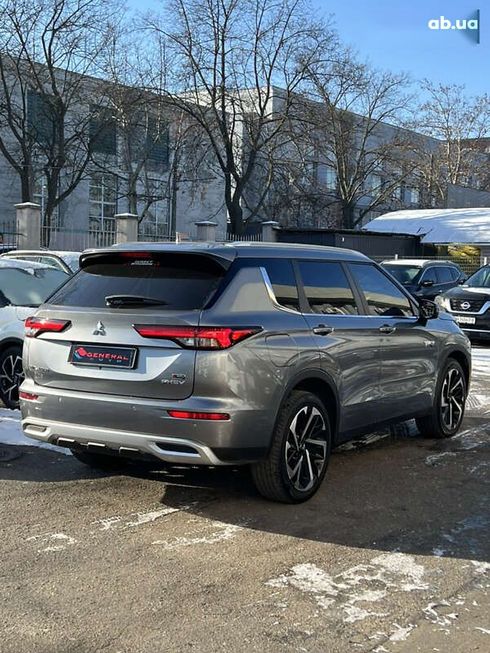 Mitsubishi Outlander 2023 - фото 13