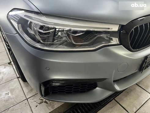 BMW 5 серия 2018 серый - фото 7