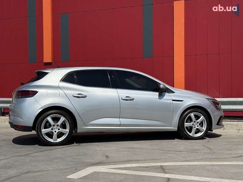 Renault Megane 2020 - фото 15