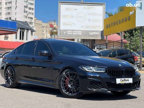 BMW 5 серия 2021 - фото 2