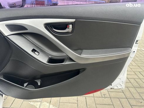 Hyundai Avante 2014 белый - фото 20