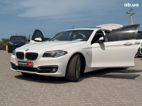 BMW 5 серия 2016 белый - фото 30