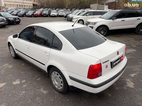 Volkswagen passat b5 1999 белый - фото 20