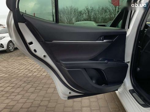 Toyota Camry 2019 - фото 26