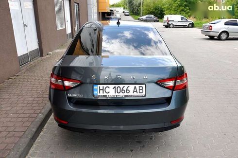 Skoda Superb 2019 - фото 10