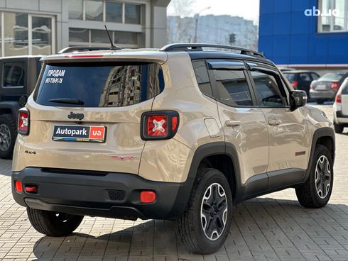 Jeep Renegade 2016 бежевый - фото 5