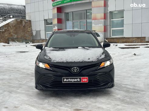 Toyota Camry 2019 черный - фото 2