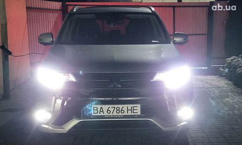 Mitsubishi Outlander PHEV 2017 серебристый - фото 20