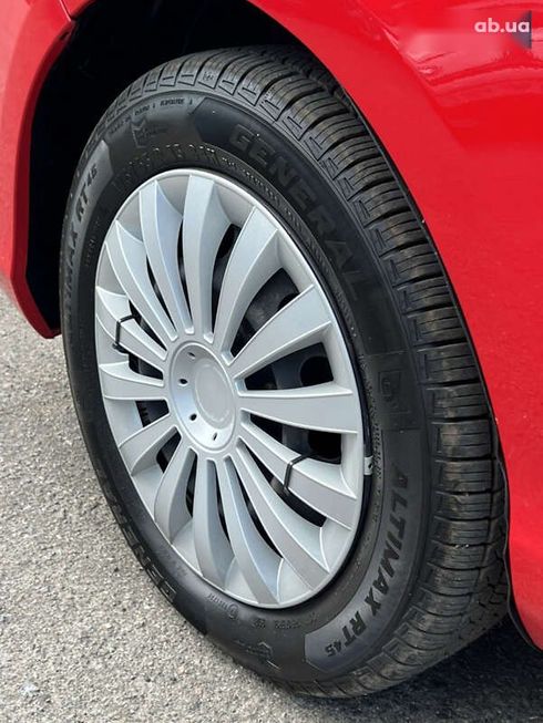 Toyota Prius 2015 - фото 12