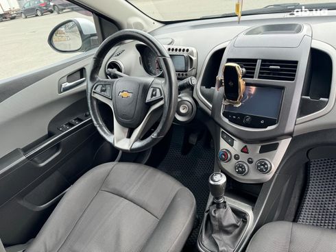 Chevrolet Aveo 2014 серый - фото 25