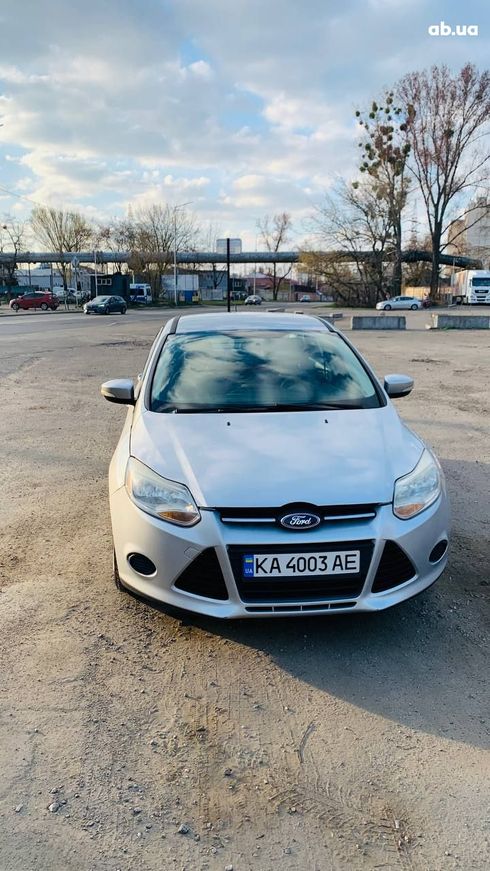 Ford Focus 2014 серебристый - фото 4