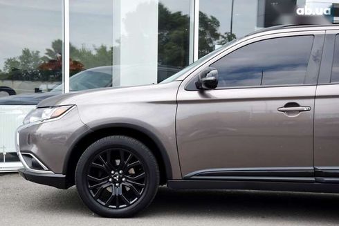 Mitsubishi Outlander 2017 - фото 27