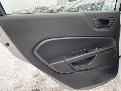 Ford Fiesta 2019 белый - фото 15