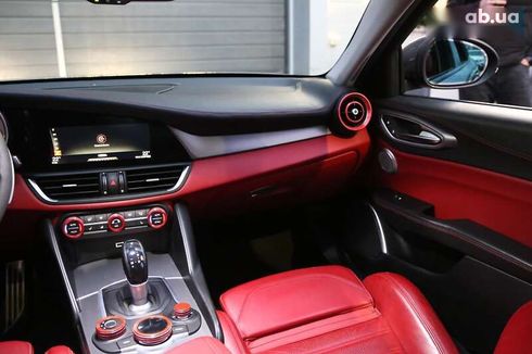 Alfa Romeo Giulia 2017 - фото 13