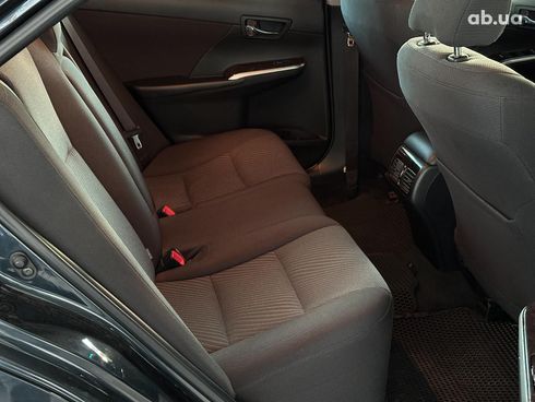 Toyota Camry 2015 серый - фото 16
