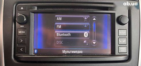 Toyota Auris 2012 - фото 21