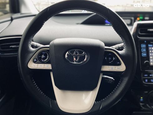 Toyota Prius 2016 черный - фото 17