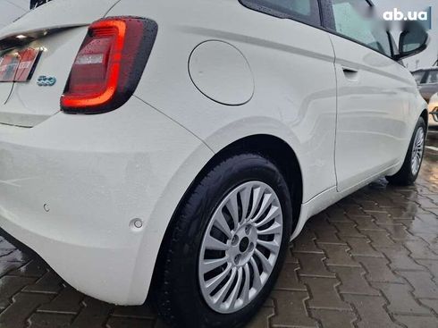 Fiat 500E 2023 - фото 16