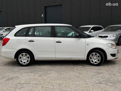 Skoda Fabia 2010 белый - фото 8