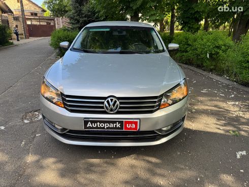 Volkswagen Passat 2014 серый - фото 2