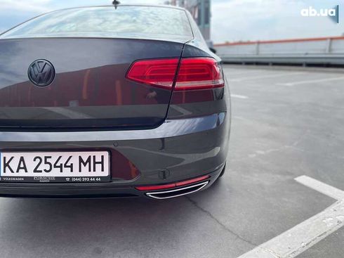 Volkswagen Passat 2018 - фото 11
