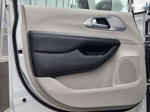 Chrysler Pacifica 2017 - фото 15