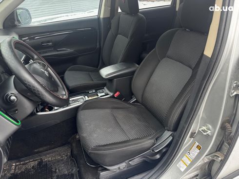 Mitsubishi Outlander 2019 серый - фото 17