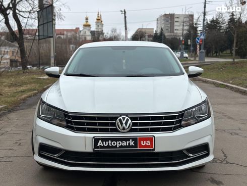 Volkswagen Passat 2016 белый - фото 2