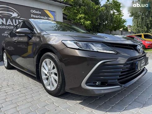 Toyota Camry 2021 - фото 17