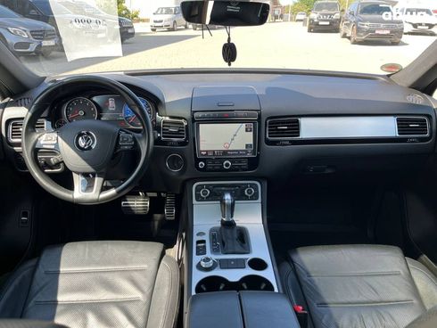 Volkswagen Touareg 2016 белый - фото 21