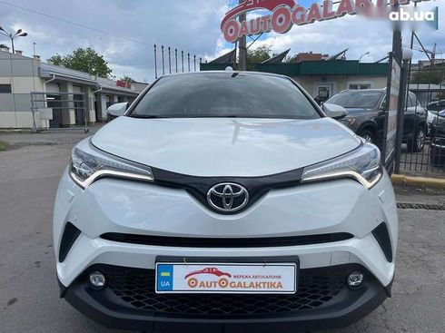 Toyota C-HR 2017 - фото 2