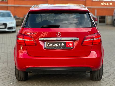 Mercedes-Benz B-Класс 2017 красный - фото 5