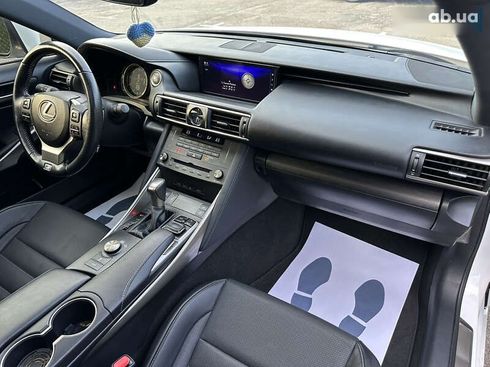 Lexus IS 2019 - фото 25