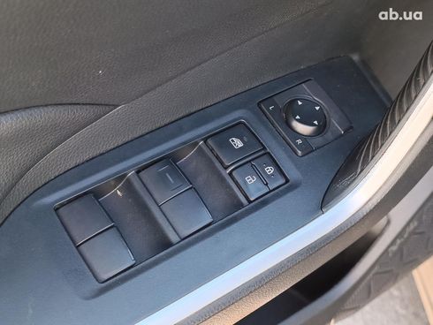 Toyota RAV4 2020 серый - фото 25