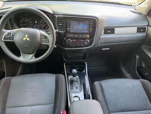 Mitsubishi Outlander 2018 серый - фото 19