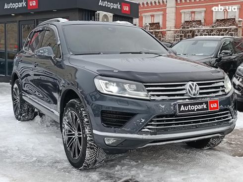 Volkswagen Touareg 2015 серый - фото 3