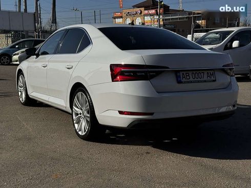 Skoda Superb 2019 - фото 12