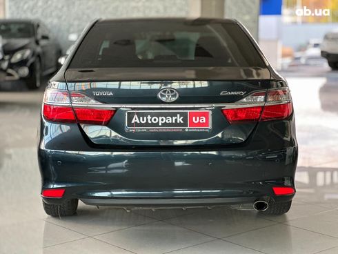 Toyota Camry 2015 серый - фото 5