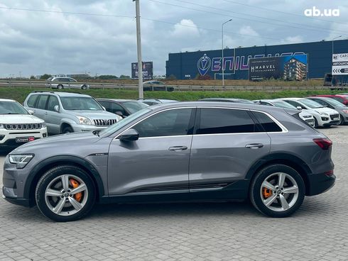 Audi E-Tron 2019 серый - фото 7