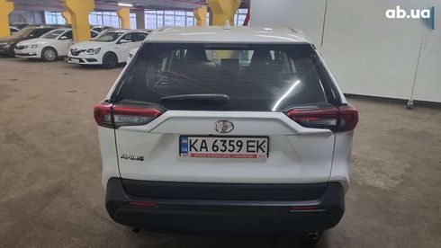 Toyota RAV4 2021 - фото 14