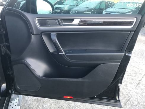 Volkswagen Touareg 2012 черный - фото 12