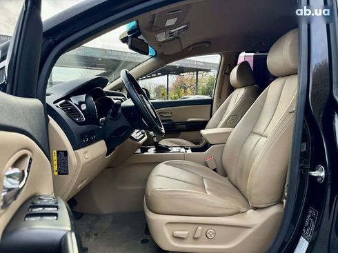 Kia Carnival 2017 - фото 24