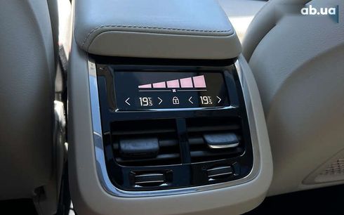 Volvo XC60 2020 - фото 12