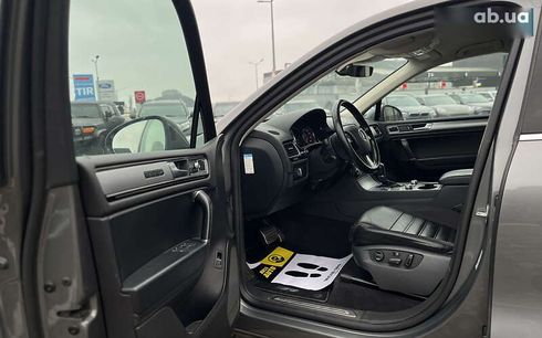 Volkswagen Touareg 2017 - фото 18