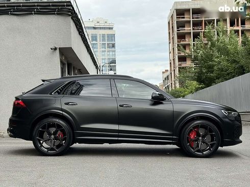 Audi RS Q8 2024 - фото 11