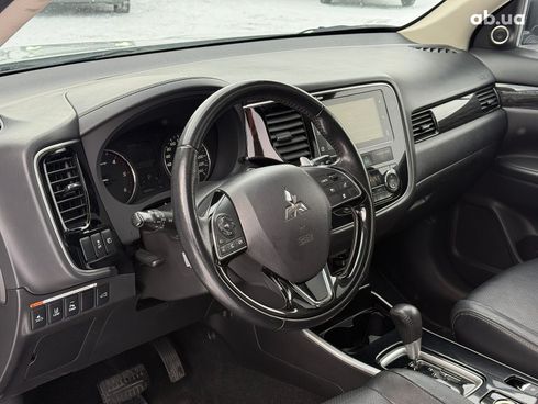 Mitsubishi Outlander 2016 белый - фото 16