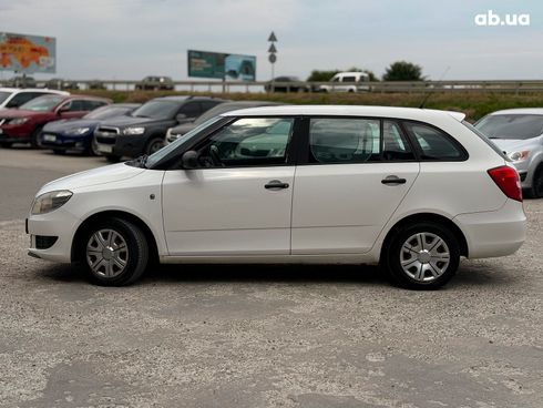 Skoda Fabia 2010 белый - фото 4