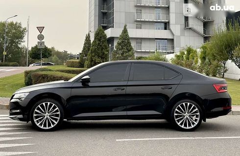 Skoda Superb 2020 - фото 6