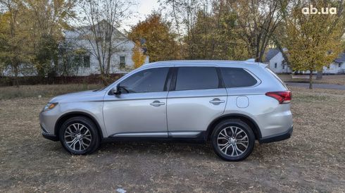 Mitsubishi Outlander 2018 серебристый - фото 4